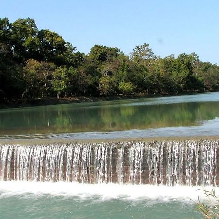 V Resorts Dudhwa Wilderness Camp Lakhimpur Εξωτερικό φωτογραφία
